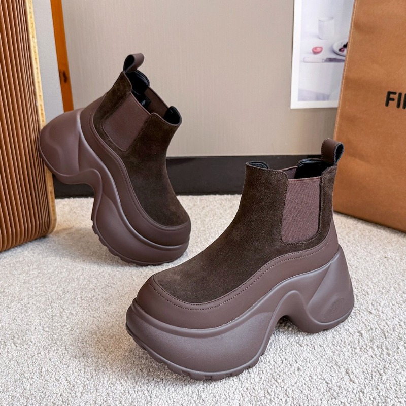 Women'S Fashion Trends Spring 2026 - Kadınlar için yarım çizmeler Düz Platform