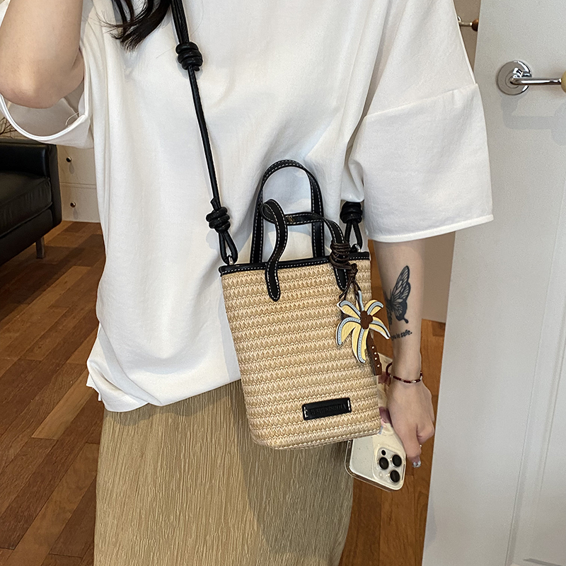 Kadın Mini Hasır Dokuma Kova Ç - Women'S Fashion Trends Spring 2026 incelemesi ve fiyatı