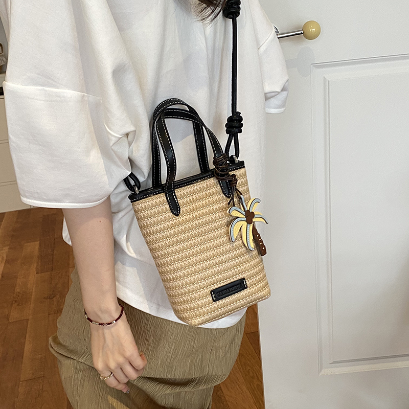 Kadın Mini Hasır Dokuma Kova Ç - Women'S Fashion Trends Spring 2026 incelemesi ve fiyatı